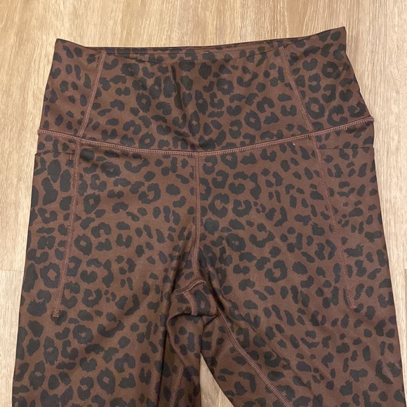 GapFit leopard print cropped high rise leggings - Picture 3 of 6
